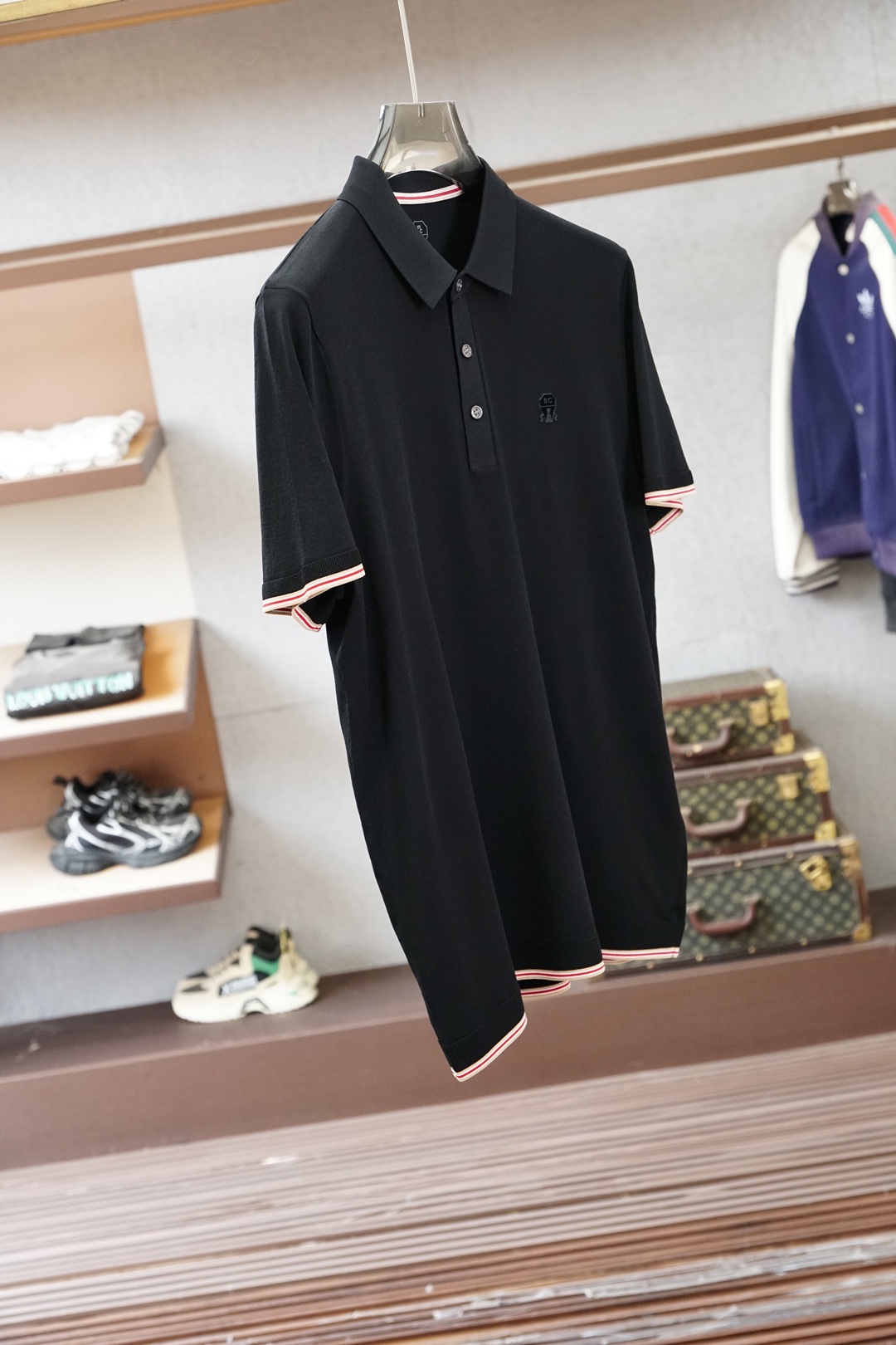 BC 桑蚕丝伊力特短袖，高级感满满。精选桑蚕丝+伊力特混纺面料，丝滑亲肤、透气垂顺，夏天穿清爽不闷汗。简