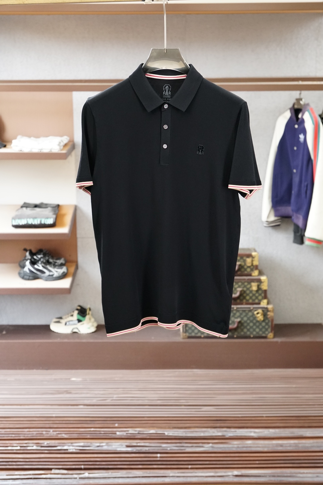 BC 桑蚕丝伊力特短袖，高级感满满。精选桑蚕丝+伊力特混纺面料，丝滑亲肤、透气垂顺，夏天穿清爽不闷汗。简