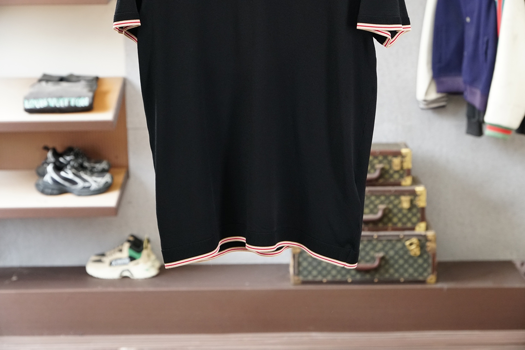 BC 桑蚕丝伊力特短袖，高级感满满。精选桑蚕丝+伊力特混纺面料，丝滑亲肤、透气垂顺，夏天穿清爽不闷汗。简