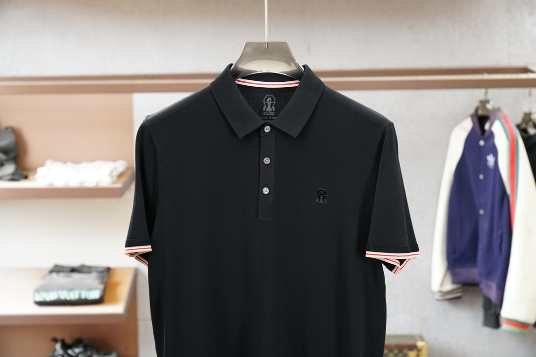 BC 桑蚕丝伊力特短袖，高级感满满。精选桑蚕丝+伊力特混纺面料，丝滑亲肤、透气垂顺，夏天穿清爽不闷汗。简