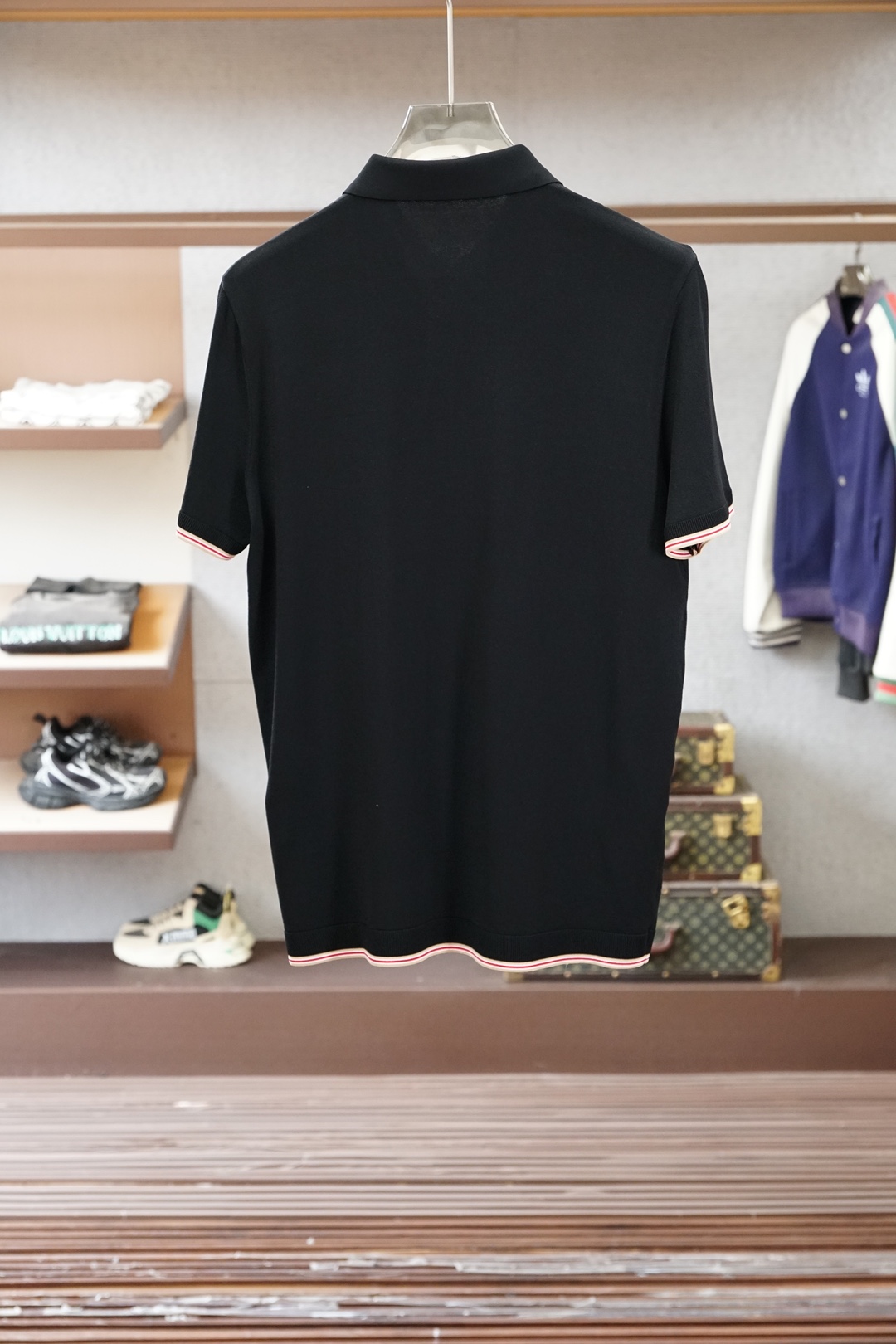 BC 桑蚕丝伊力特短袖，高级感满满。精选桑蚕丝+伊力特混纺面料，丝滑亲肤、透气垂顺，夏天穿清爽不闷汗。简