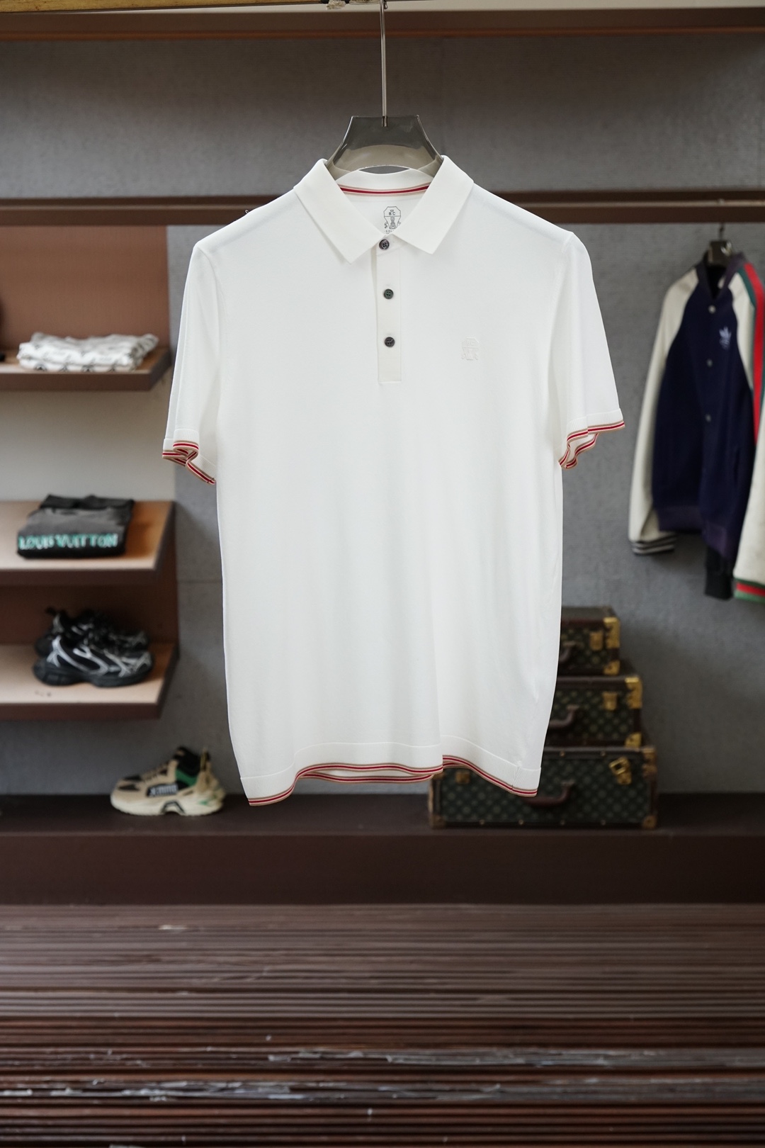 BC 桑蚕丝伊力特短袖，高级感满满。精选桑蚕丝+伊力特混纺面料，丝滑亲肤、透气垂顺，夏天穿清爽不闷汗。简