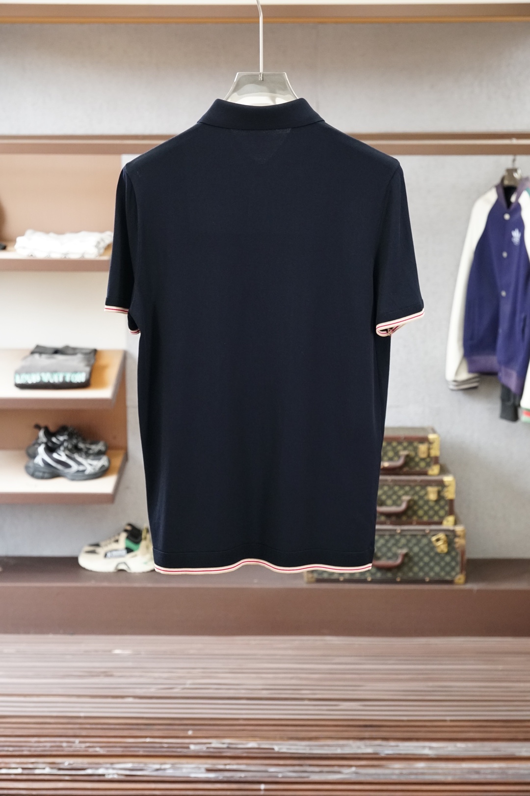 BC 桑蚕丝伊力特短袖，高级感满满。精选桑蚕丝+伊力特混纺面料，丝滑亲肤、透气垂顺，夏天穿清爽不闷汗。简