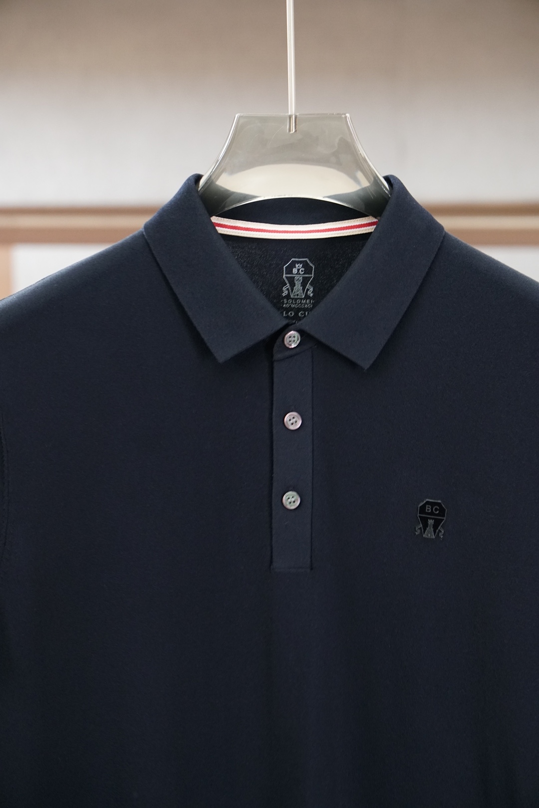 BC 桑蚕丝伊力特短袖，高级感满满。精选桑蚕丝+伊力特混纺面料，丝滑亲肤、透气垂顺，夏天穿清爽不闷汗。简