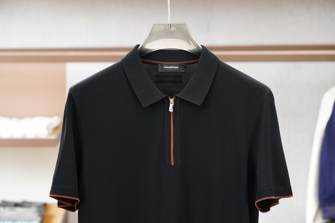 杰尼亚-桑蚕丝伊力特Polo衫，高级感满满。精选桑蚕丝+伊力特混纺面料，丝滑亲肤、透气垂顺，夏天穿清爽不