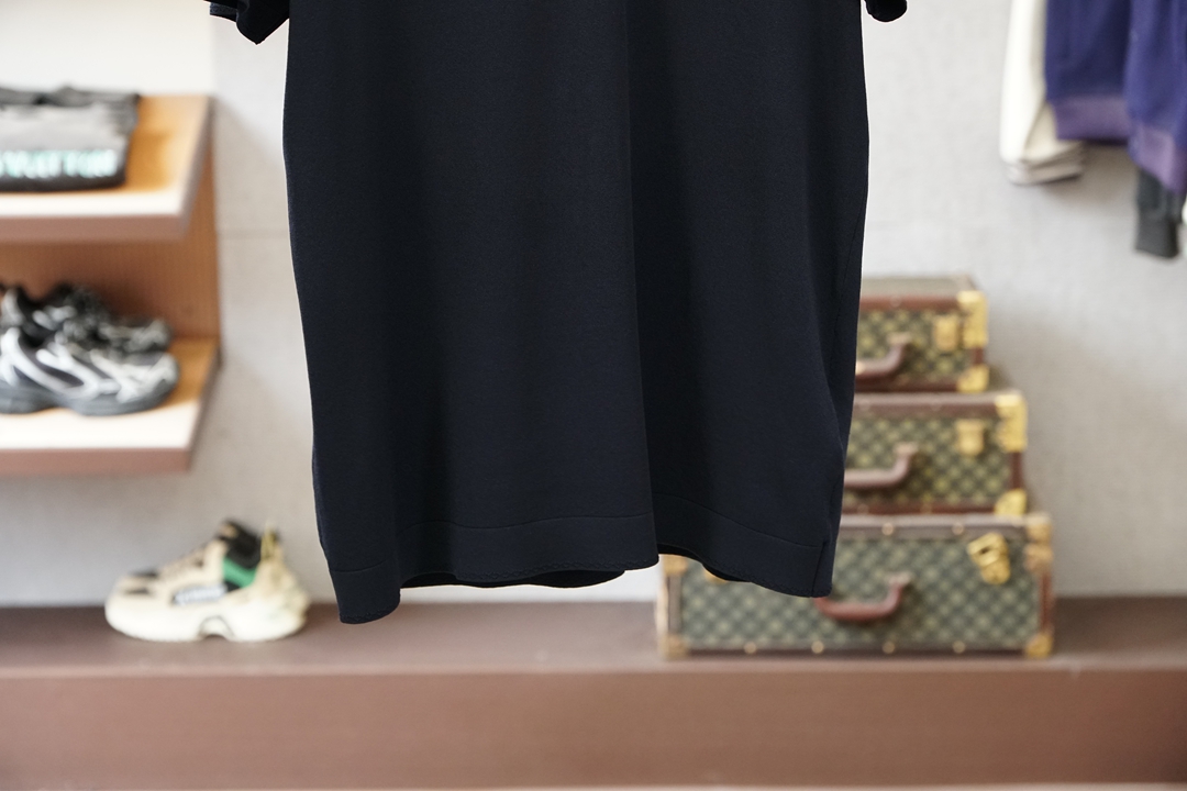 布尼奥/桑蚕丝伊力特Polo衫，高级感满满。精选桑蚕丝+伊力特混纺面料，丝滑亲肤、透气垂顺，夏天穿清爽不