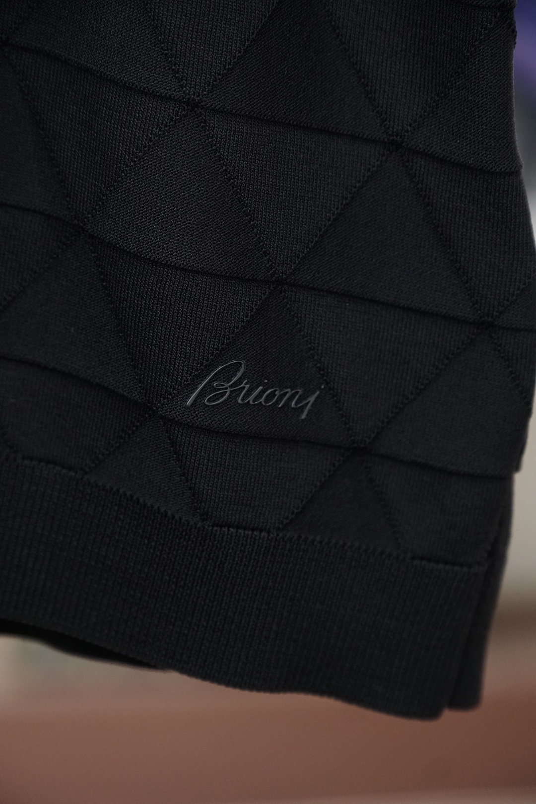 Loro Piana 桑蚕丝伊力特短袖，高级感满满。精选桑蚕丝+伊力特混纺面料，丝滑亲肤、透气垂顺，夏天