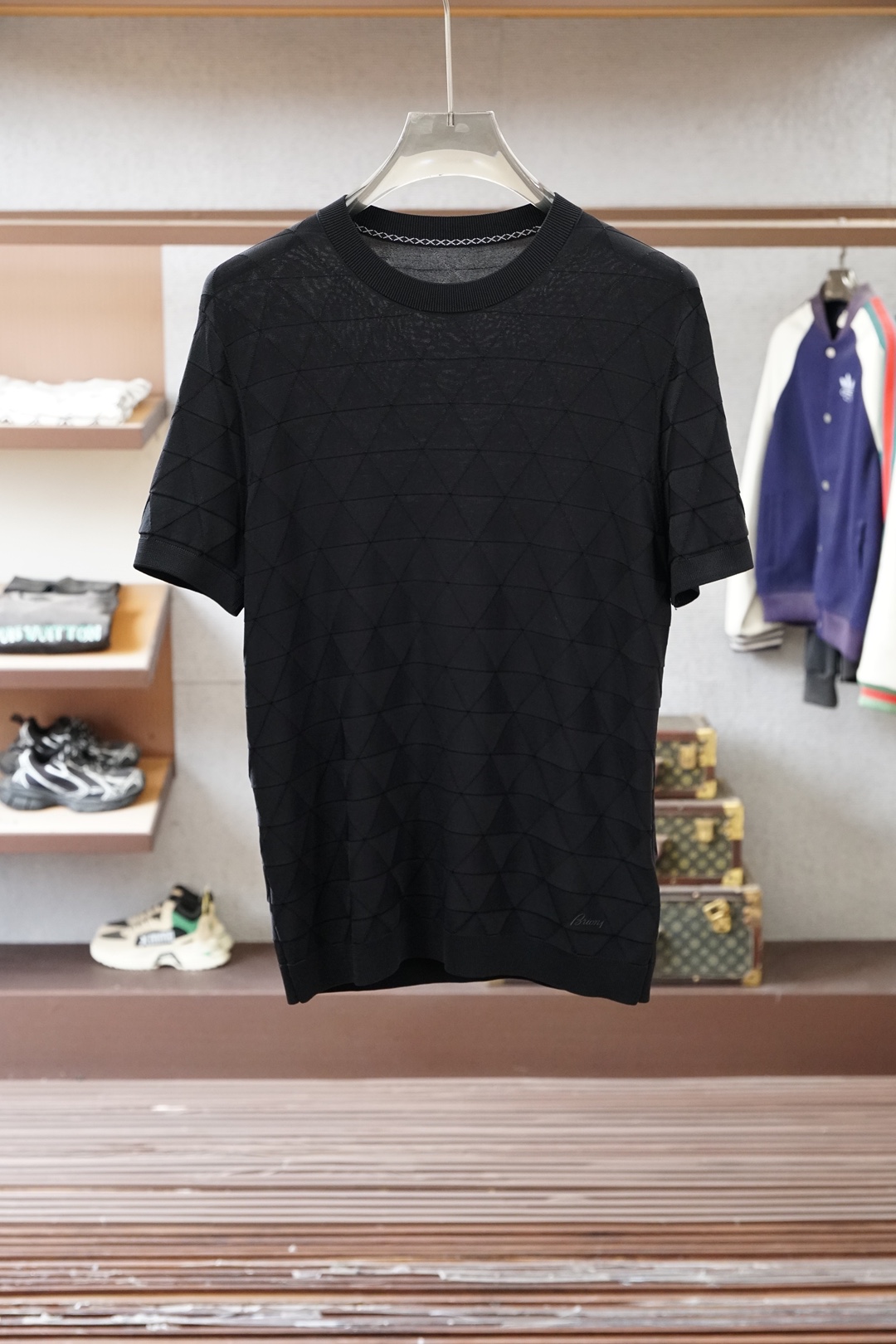 Loro Piana 桑蚕丝伊力特短袖，高级感满满。精选桑蚕丝+伊力特混纺面料，丝滑亲肤、透气垂顺，夏天