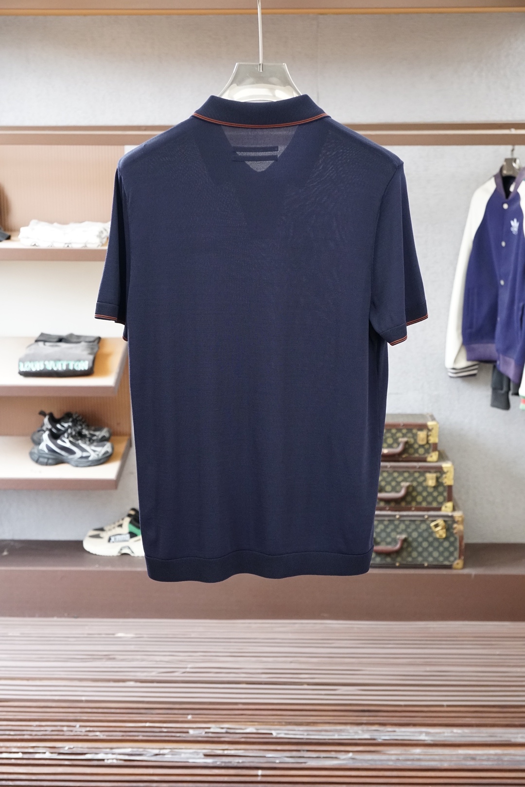 杰尼亚 桑蚕丝伊力特短袖，高级感满满。精选桑蚕丝+伊力特混纺面料，丝滑亲肤、透气垂顺，夏天穿清爽不闷汗。