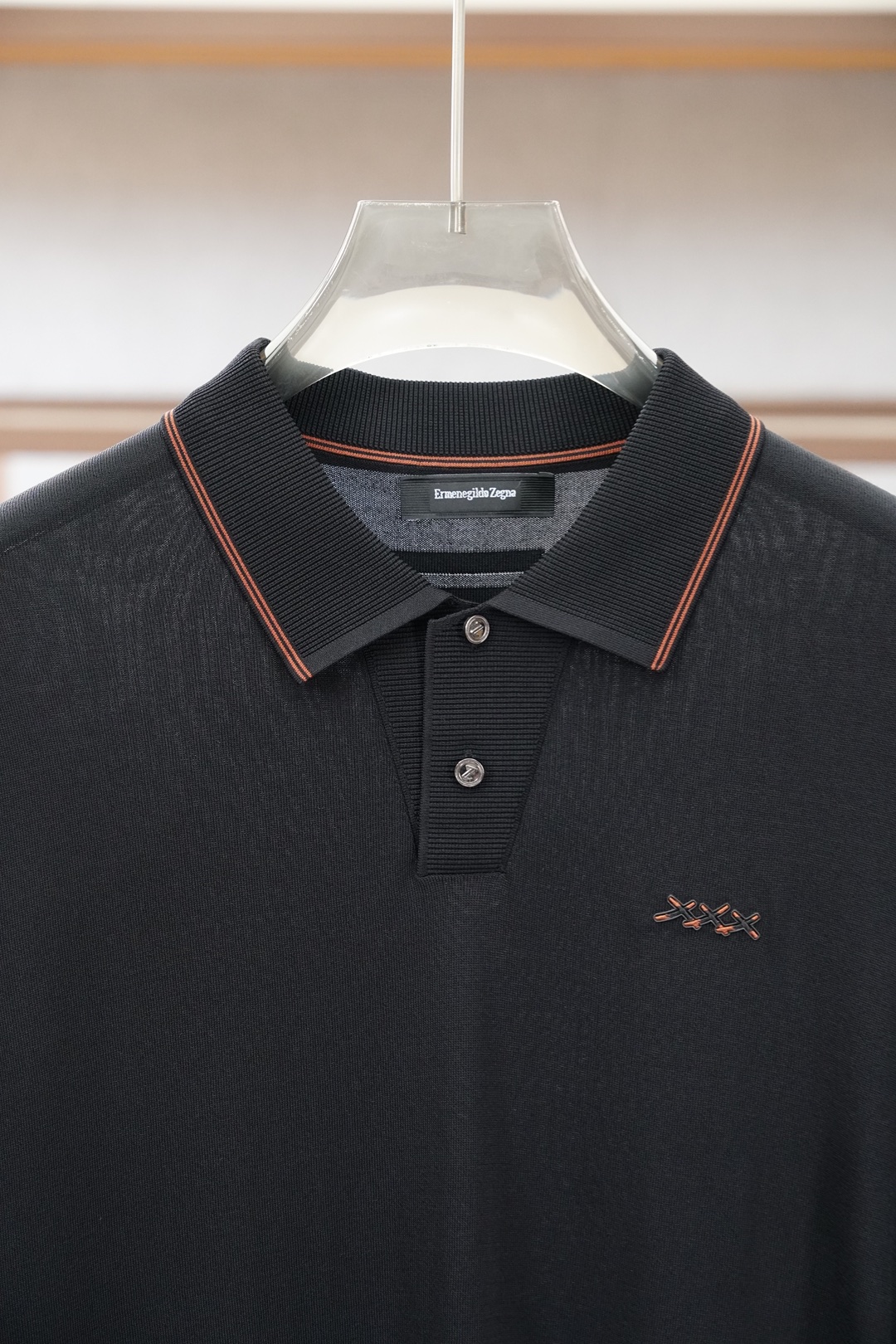 杰尼亚 桑蚕丝伊力特短袖，高级感满满。精选桑蚕丝+伊力特混纺面料，丝滑亲肤、透气垂顺，夏天穿清爽不闷汗。