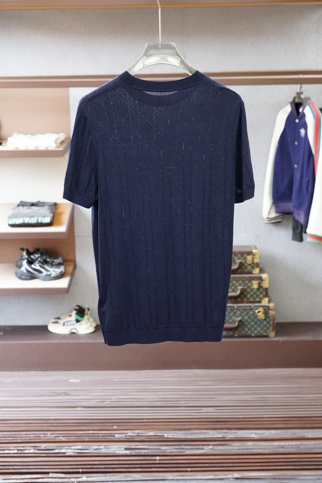 杰尼亚_桑蚕丝伊力特Polo衫，高级感满满。精选桑蚕丝+伊力特混纺面料，丝滑亲肤、透气垂顺，夏天穿清爽不