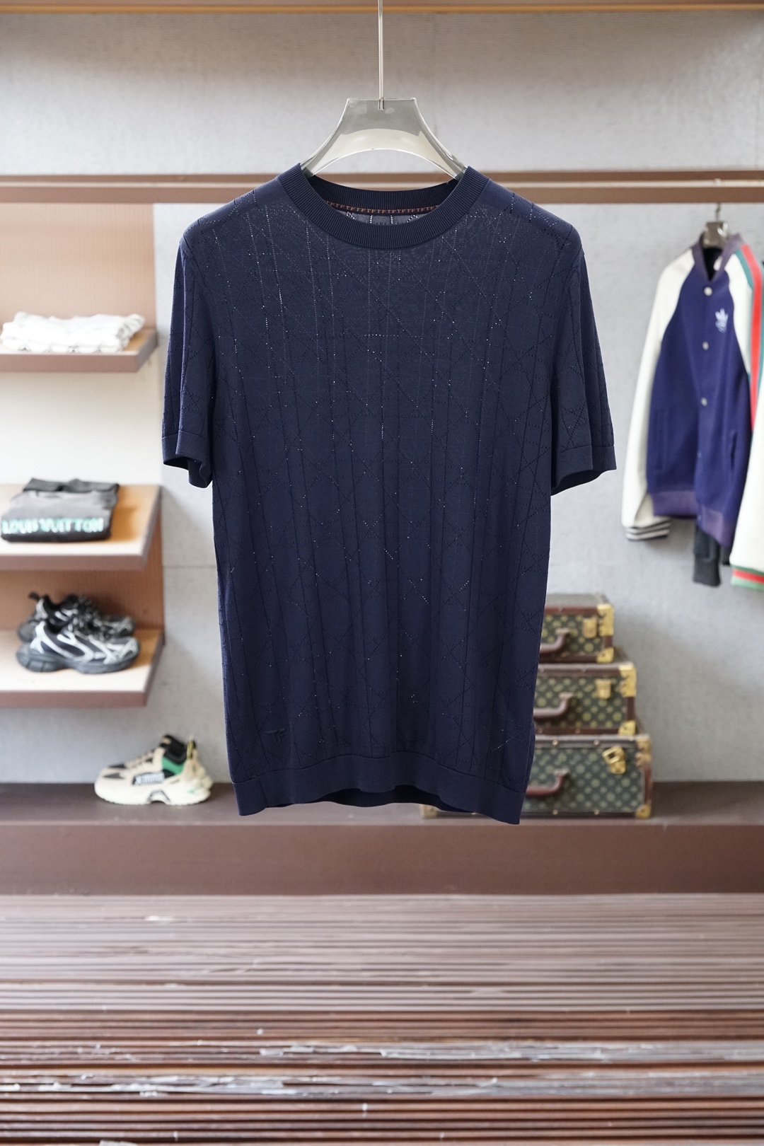 杰尼亚_桑蚕丝伊力特Polo衫，高级感满满。精选桑蚕丝+伊力特混纺面料，丝滑亲肤、透气垂顺，夏天穿清爽不