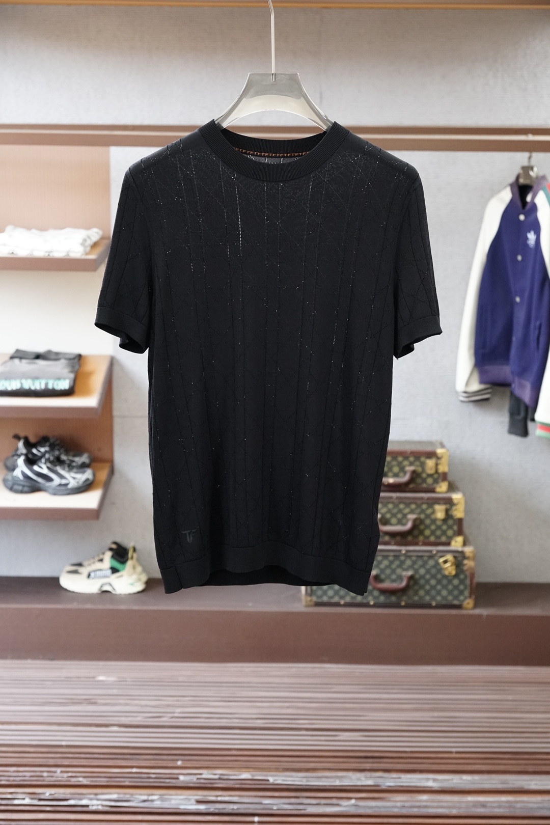 杰尼亚_桑蚕丝伊力特Polo衫，高级感满满。精选桑蚕丝+伊力特混纺面料，丝滑亲肤、透气垂顺，夏天穿清爽不