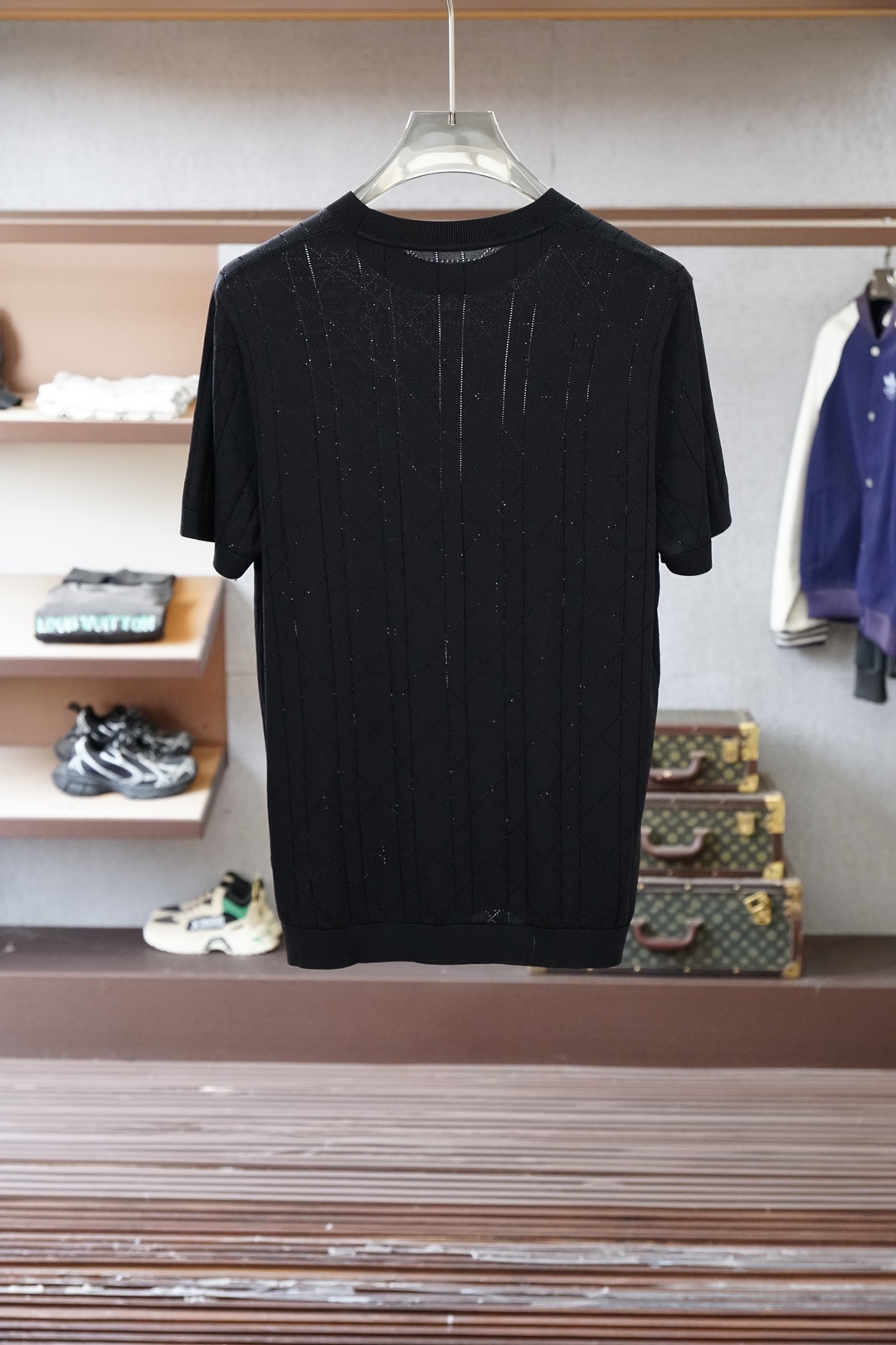 杰尼亚_桑蚕丝伊力特Polo衫，高级感满满。精选桑蚕丝+伊力特混纺面料，丝滑亲肤、透气垂顺，夏天穿清爽不