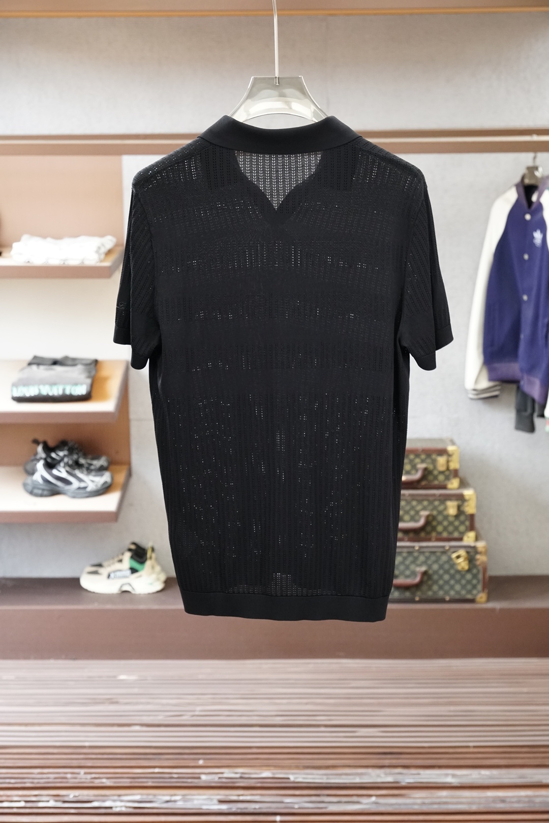 Loro piana_桑蚕丝伊力特Polo衫，高级感满满。精选桑蚕丝+伊力特混纺面料，丝滑亲肤、透气垂顺