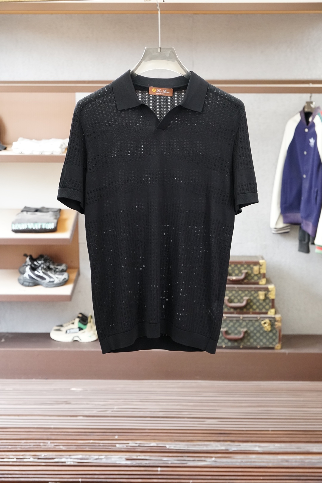 Loro piana_桑蚕丝伊力特Polo衫，高级感满满。精选桑蚕丝+伊力特混纺面料，丝滑亲肤、透气垂顺