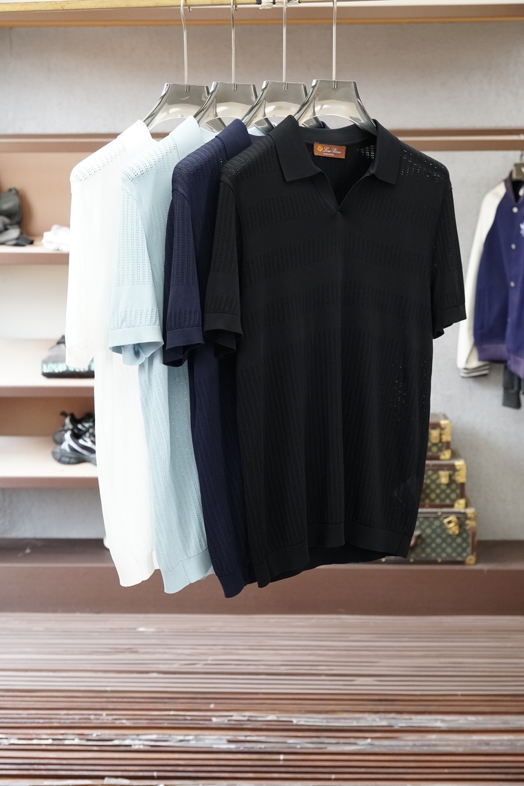 Loro piana_桑蚕丝伊力特Polo衫，高级感满满。精选桑蚕丝+伊力特混纺面料，丝滑亲肤、透气垂顺