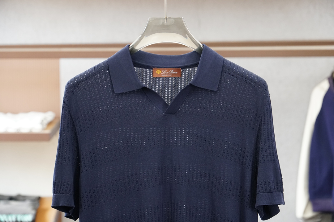 Loro piana_桑蚕丝伊力特Polo衫，高级感满满。精选桑蚕丝+伊力特混纺面料，丝滑亲肤、透气垂顺