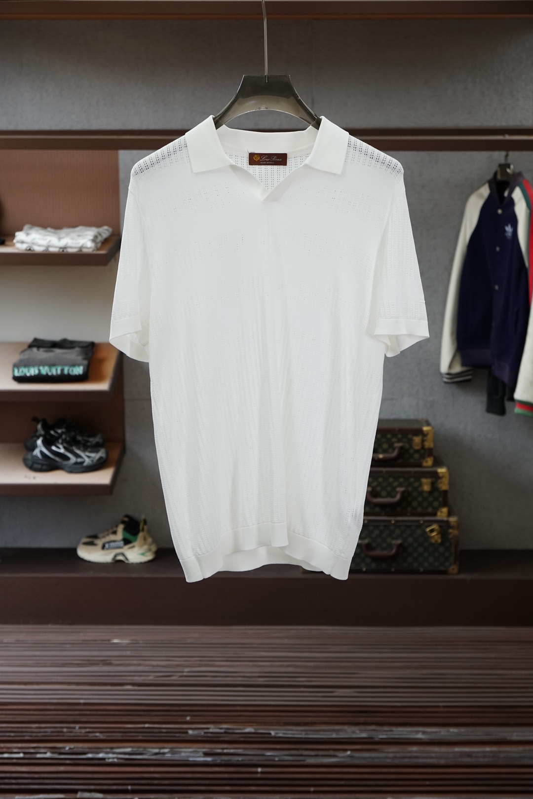 Loro piana_桑蚕丝伊力特Polo衫，高级感满满。精选桑蚕丝+伊力特混纺面料，丝滑亲肤、透气垂顺