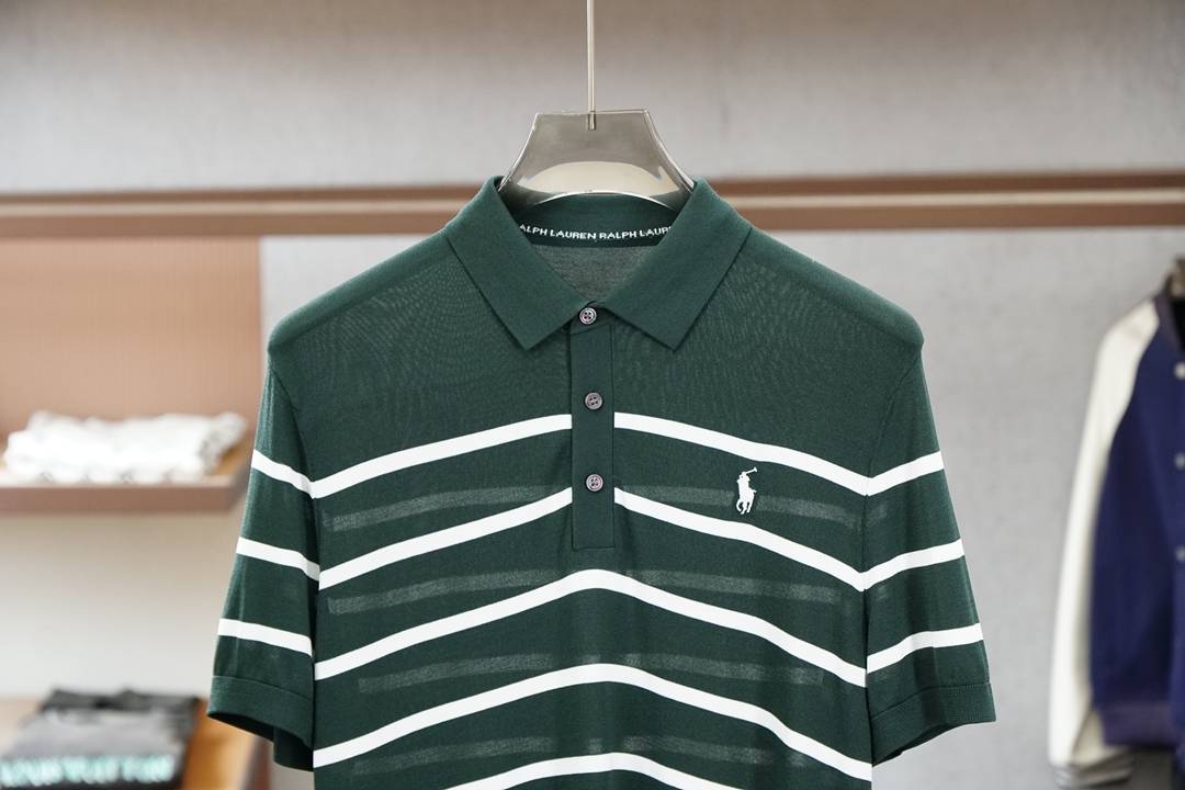 保罗 桑蚕丝伊力特短袖，高级感满满。精选桑蚕丝+伊力特混纺面料，丝滑亲肤、透气垂顺，夏天穿清爽不闷汗。简