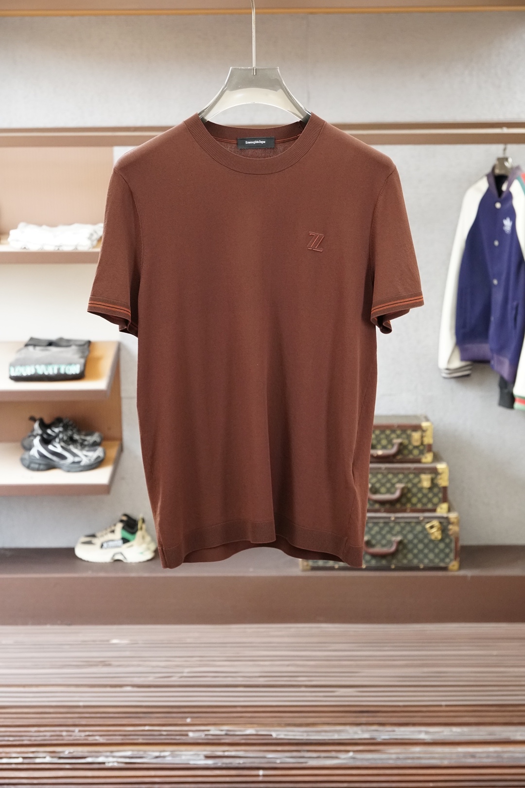 杰尼亚_桑蚕丝伊力特Polo衫，高级感满满。精选桑蚕丝+伊力特混纺面料，丝滑亲肤、透气垂顺，夏天穿清爽不