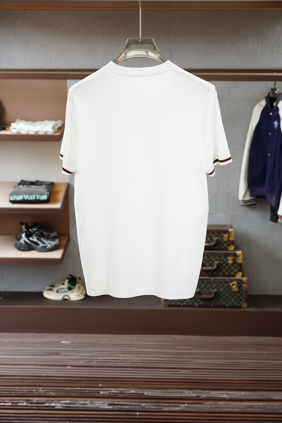 杰尼亚_桑蚕丝伊力特Polo衫，高级感满满。精选桑蚕丝+伊力特混纺面料，丝滑亲肤、透气垂顺，夏天穿清爽不