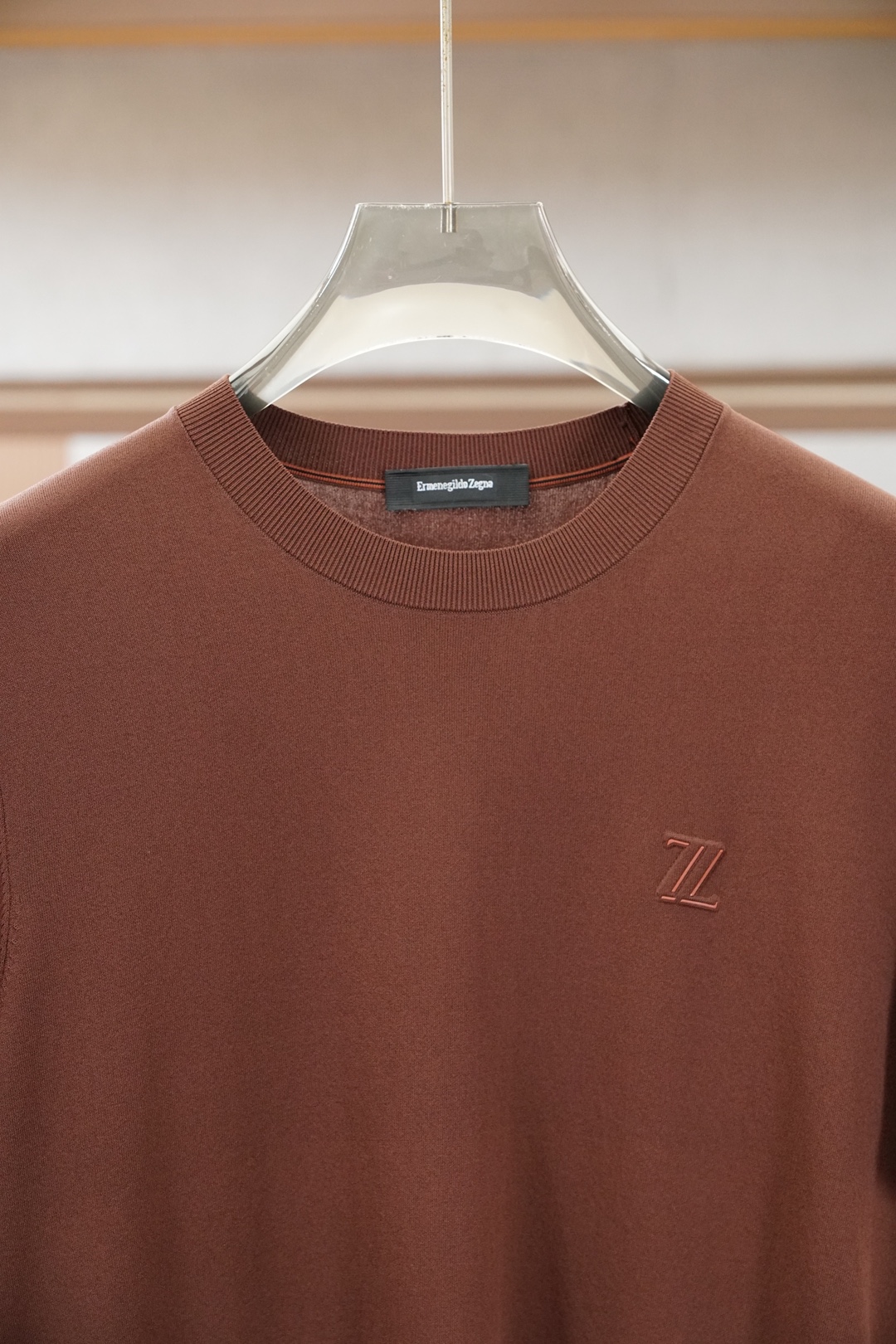 杰尼亚_桑蚕丝伊力特Polo衫，高级感满满。精选桑蚕丝+伊力特混纺面料，丝滑亲肤、透气垂顺，夏天穿清爽不