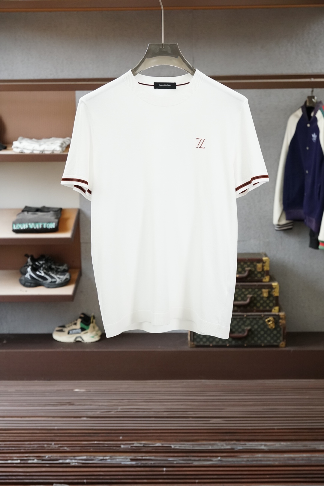 杰尼亚_桑蚕丝伊力特Polo衫，高级感满满。精选桑蚕丝+伊力特混纺面料，丝滑亲肤、透气垂顺，夏天穿清爽不