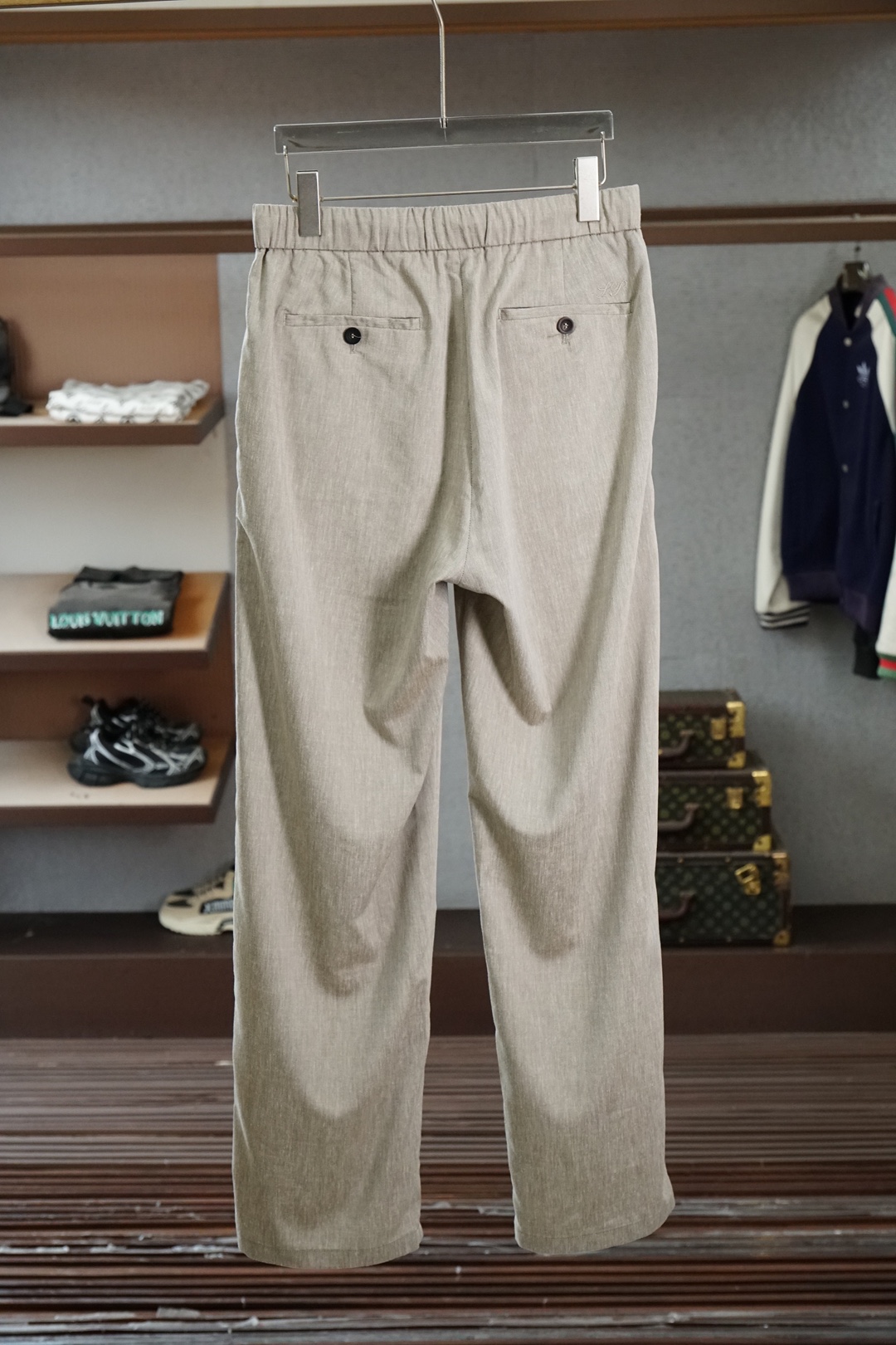 Loewe罗意威/早春新品休闲裤，老前风简约大气低调奢华，进口亚麻舒适，松弛有型拉满，修饰大长腿颜色:米