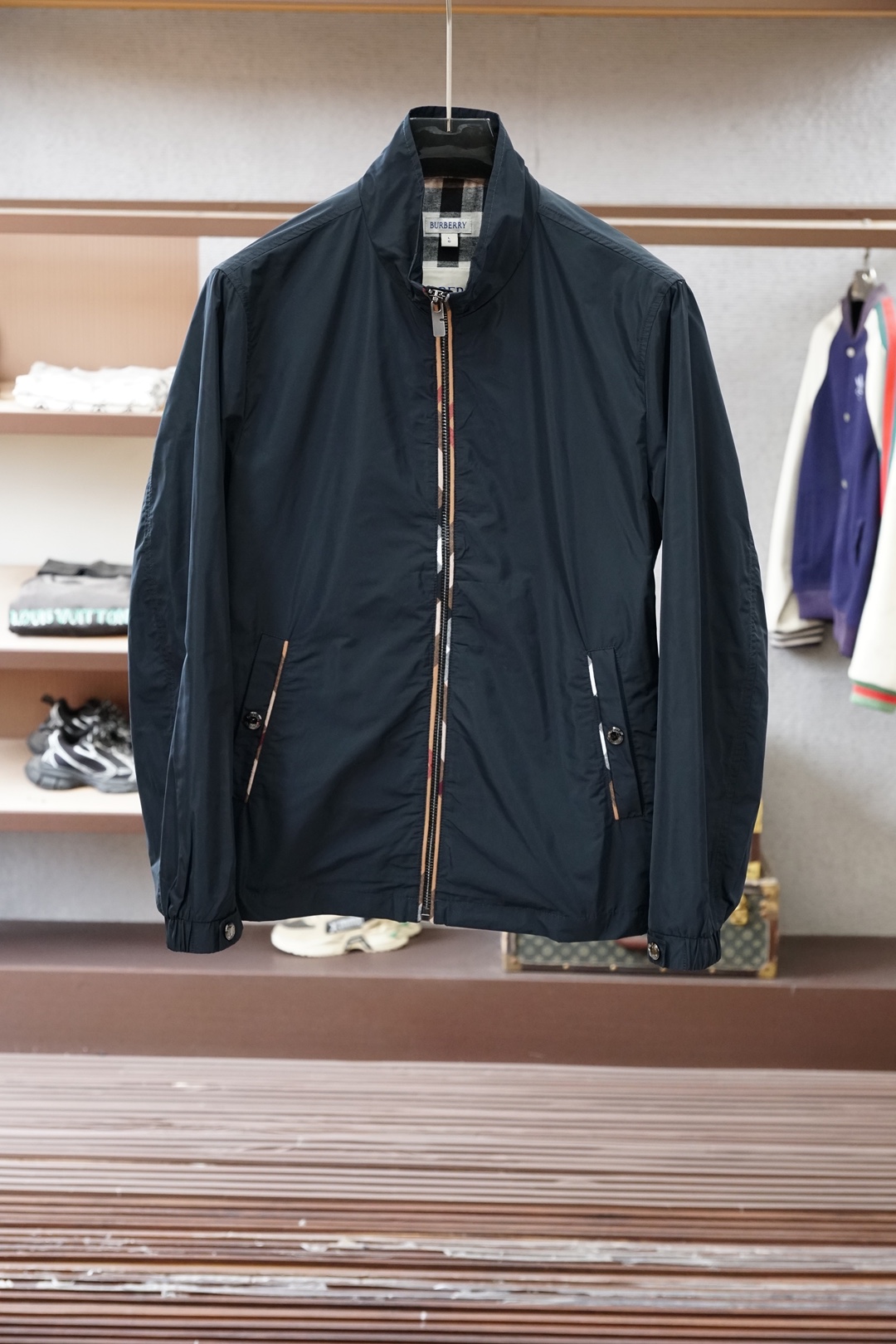 BBR-巴宝莉/Burberry 26早春新款发布🌸🌸巴宝莉翻领夹克外套，春季爆款外套，格子内里，战马刺