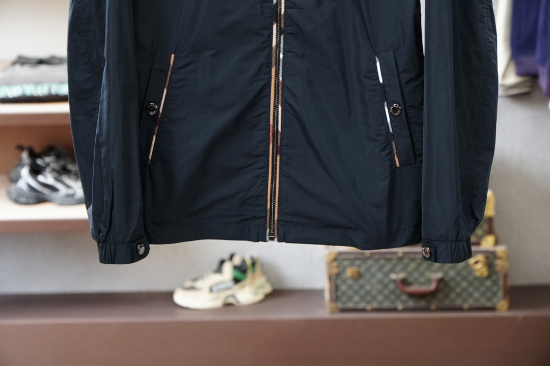 BBR-巴宝莉/Burberry 26早春新款发布🌸🌸巴宝莉翻领夹克外套，春季爆款外套，格子内里，战马刺