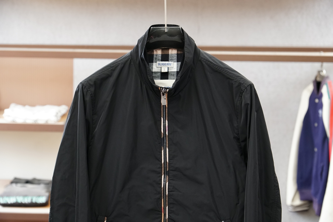 BBR-巴宝莉/Burberry 26早春新款发布🌸🌸巴宝莉翻领夹克外套，春季爆款外套，格子内里，战马刺