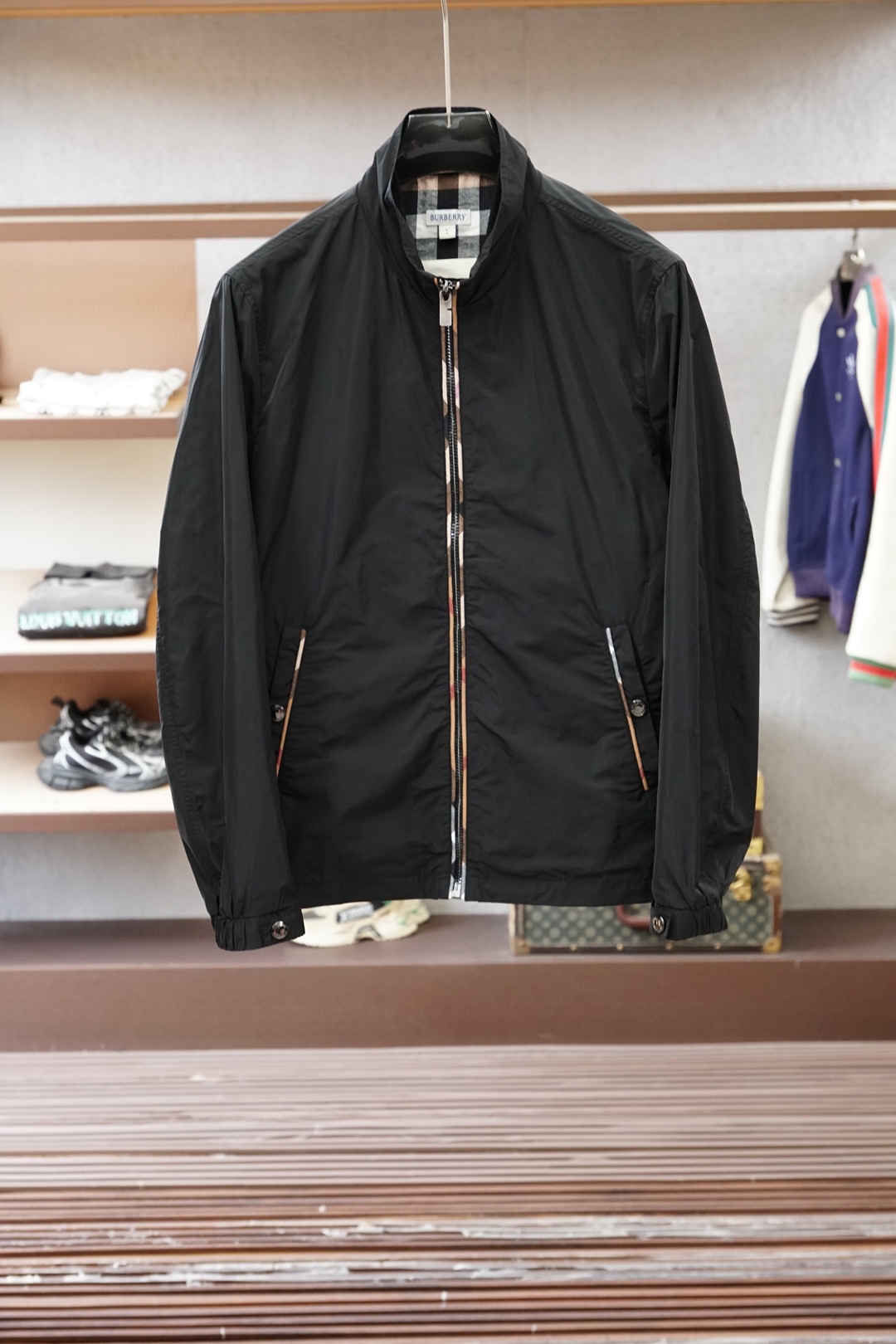 BBR-巴宝莉/Burberry 26早春新款发布🌸🌸巴宝莉翻领夹克外套，春季爆款外套，格子内里，战马刺