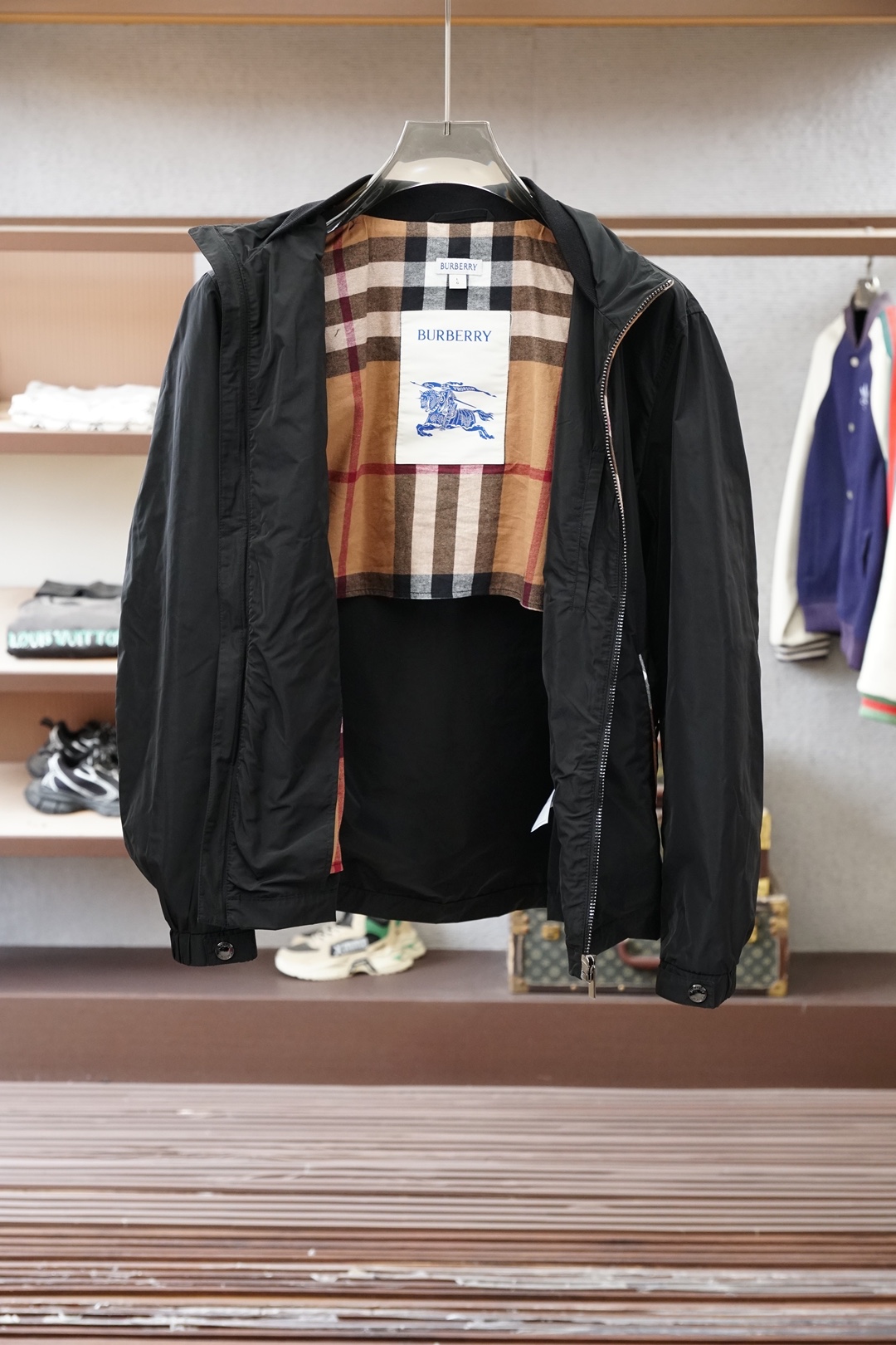 BBR-巴宝莉/Burberry 26早春新款发布🌸🌸巴宝莉翻领夹克外套，春季爆款外套，格子内里，战马刺