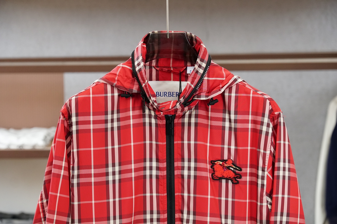 B BR巴宝莉-2026早春新款外套，官网1.1顶级打造，细节面料，五金，1.1开模定做；浅色连帽不挑身