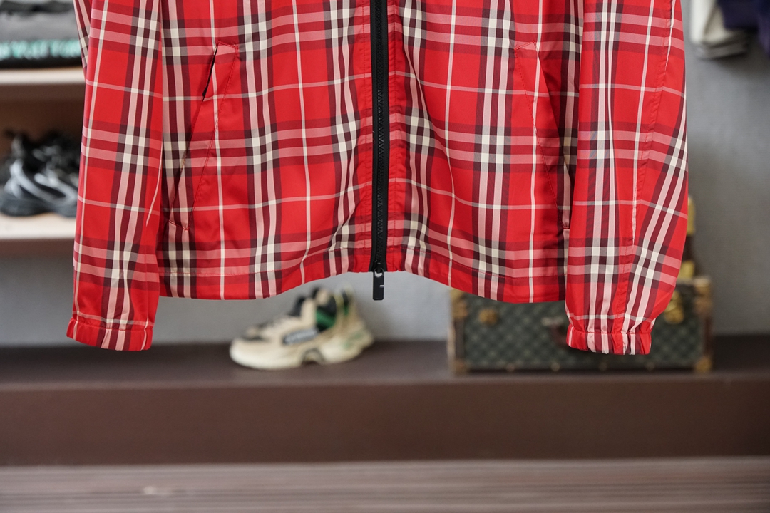 B BR巴宝莉-2026早春新款外套，官网1.1顶级打造，细节面料，五金，1.1开模定做；浅色连帽不挑身