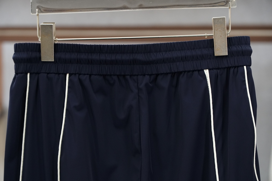 🌟🌟 巴黎世家-👄 夏款男士休闲裤👍细棉加氨纶面料休闲裤，最新款上身版型无敌正！绝对可以闭眼收的一款此款