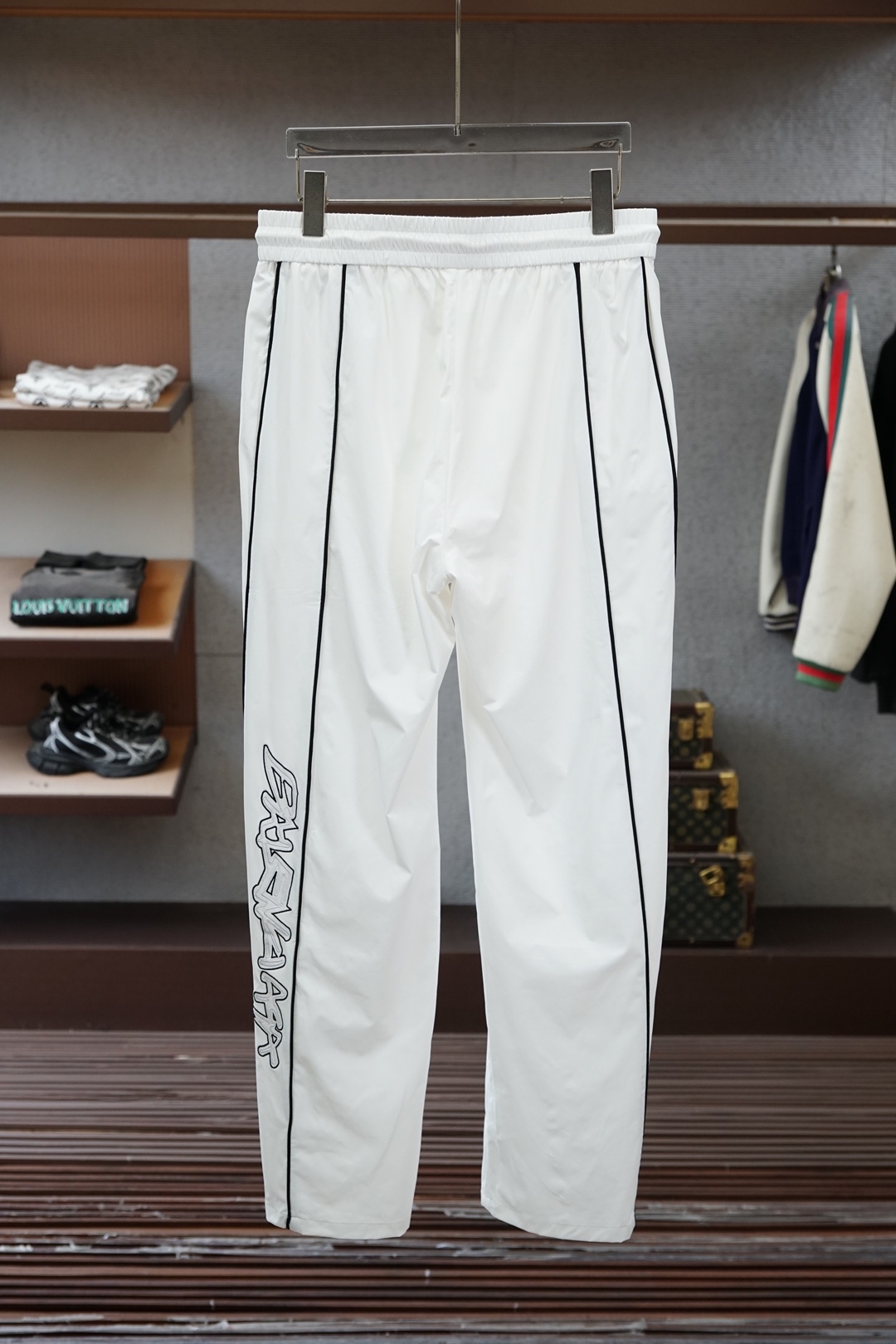 🌟🌟 巴黎世家-👄 夏款男士休闲裤👍细棉加氨纶面料休闲裤，最新款上身版型无敌正！绝对可以闭眼收的一款此款