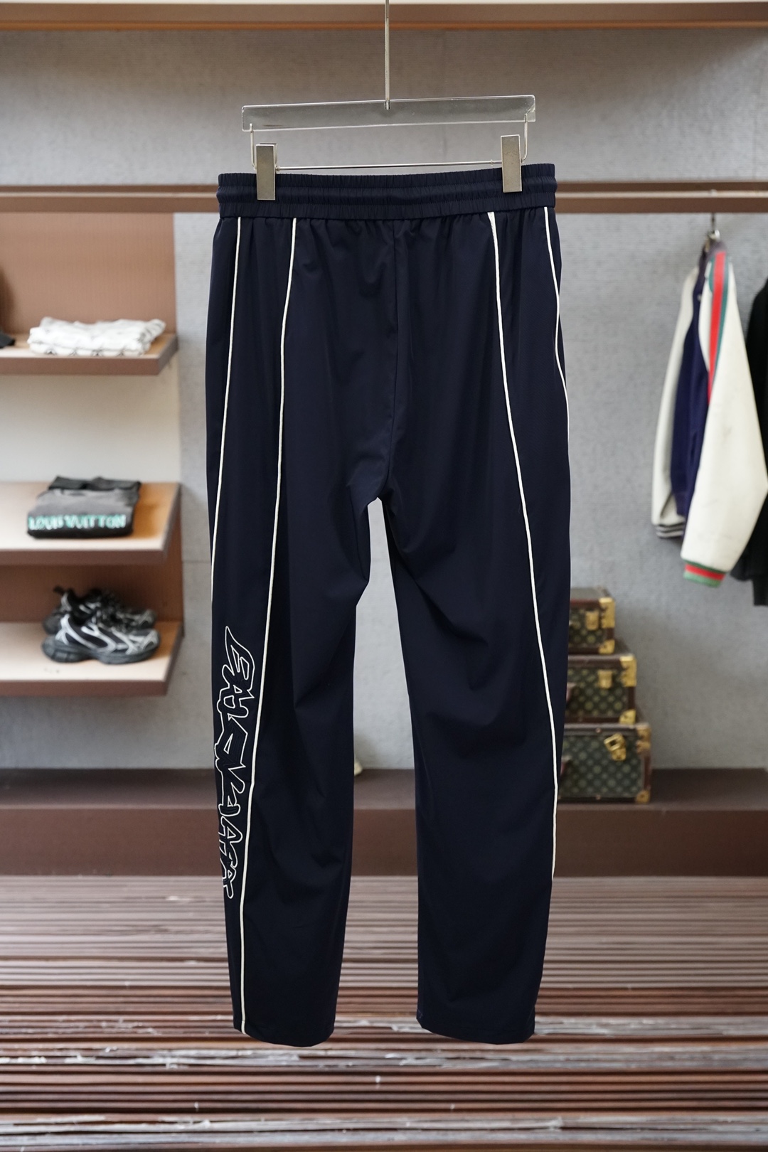 🌟🌟 巴黎世家-👄 夏款男士休闲裤👍细棉加氨纶面料休闲裤，最新款上身版型无敌正！绝对可以闭眼收的一款此款