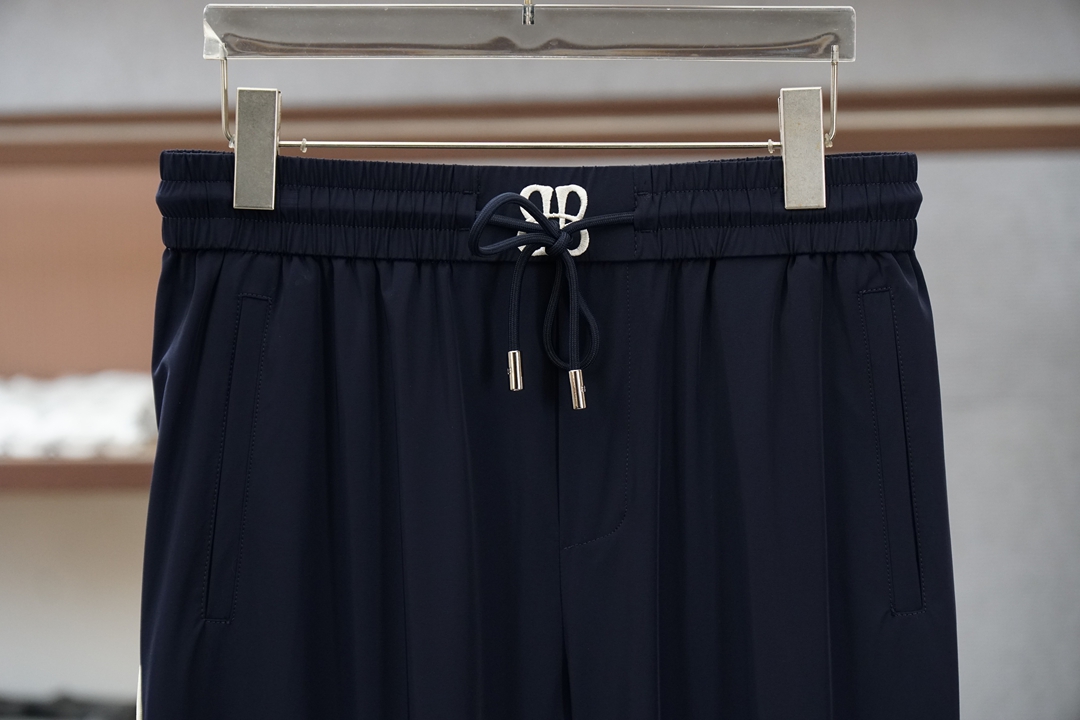 🌟🌟 巴黎世家-👄 夏款男士休闲裤👍细棉加氨纶面料休闲裤，最新款上身版型无敌正！绝对可以闭眼收的一款此款