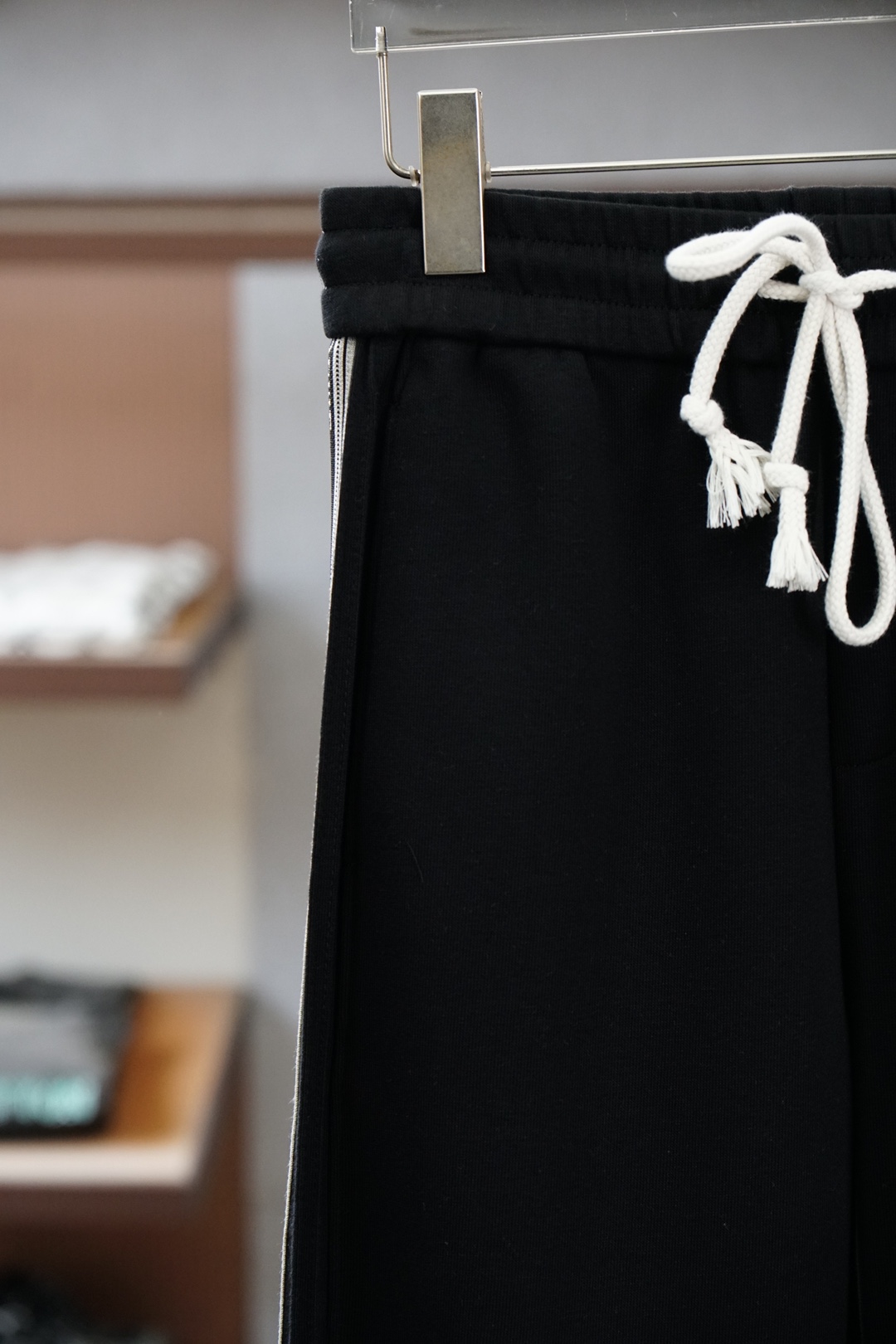 🌟🌟 罗意威👄 夏款男士休闲裤👍细棉加氨纶面料休闲裤，最新款上身版型无敌正！绝对可以闭眼收的一款此款裤子