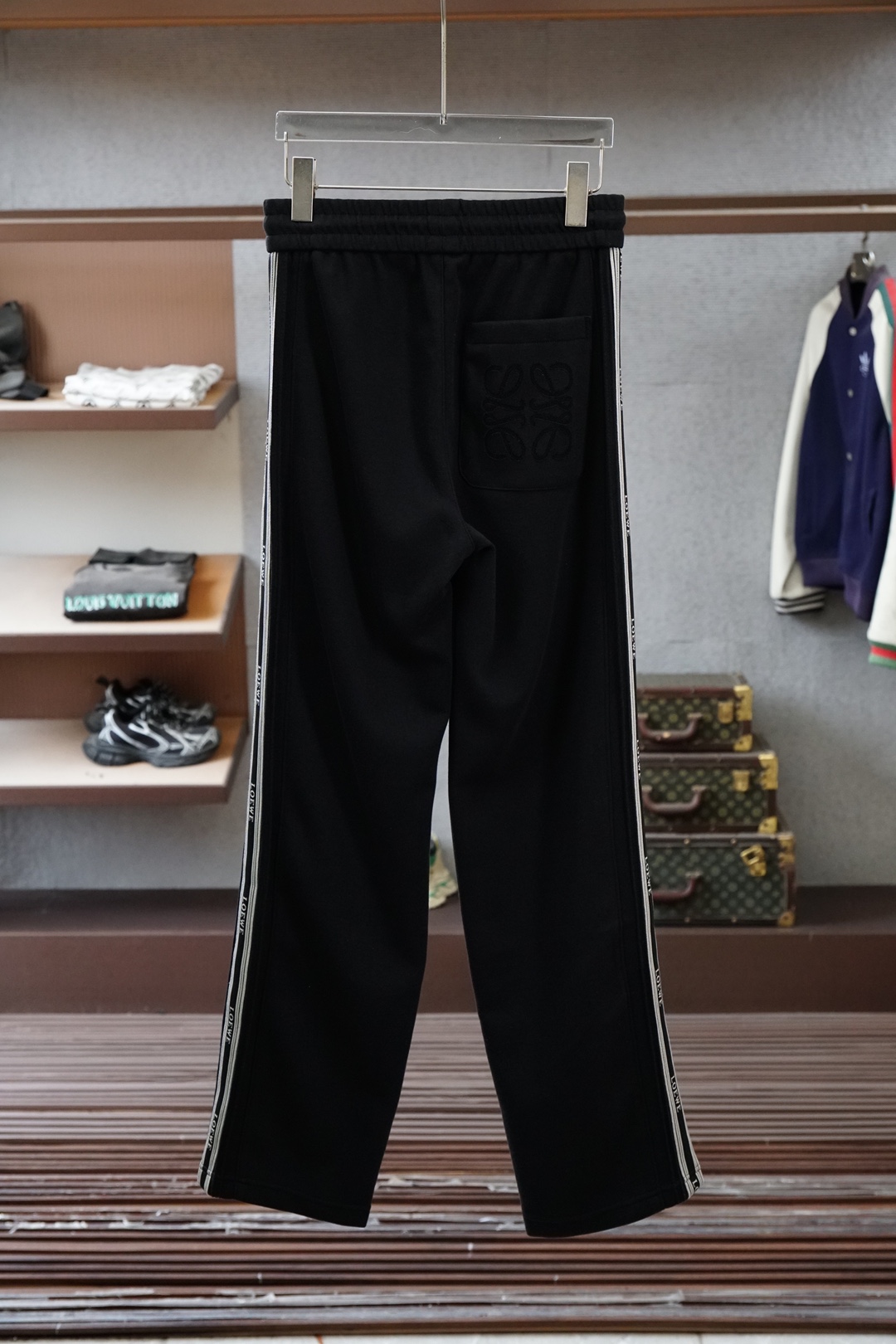 🌟🌟 罗意威👄 夏款男士休闲裤👍细棉加氨纶面料休闲裤，最新款上身版型无敌正！绝对可以闭眼收的一款此款裤子