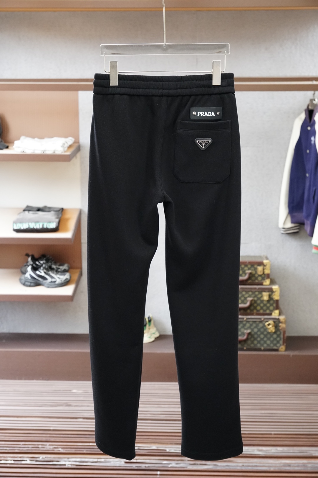 🌟🌟 普拉达👄 夏款男士休闲裤👍细棉加氨纶面料休闲裤，最新款上身版型无敌正！绝对可以闭眼收的一款此款裤子