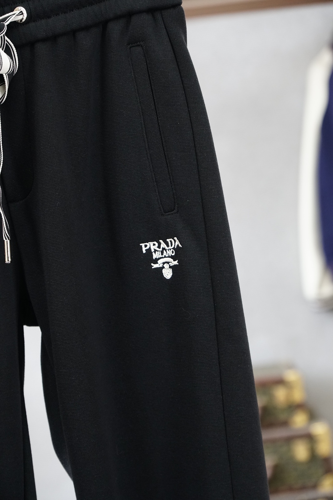 🌟🌟 普拉达👄 夏款男士休闲裤👍细棉加氨纶面料休闲裤，最新款上身版型无敌正！绝对可以闭眼收的一款此款裤子