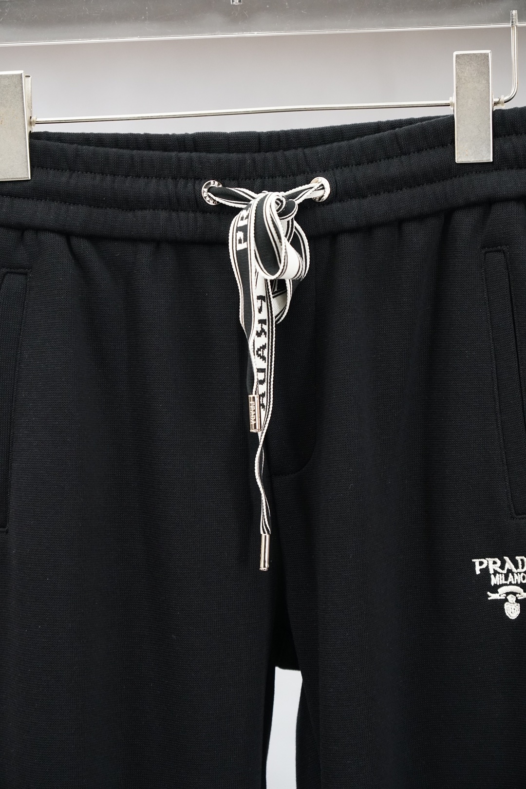 🌟🌟 普拉达👄 夏款男士休闲裤👍细棉加氨纶面料休闲裤，最新款上身版型无敌正！绝对可以闭眼收的一款此款裤子