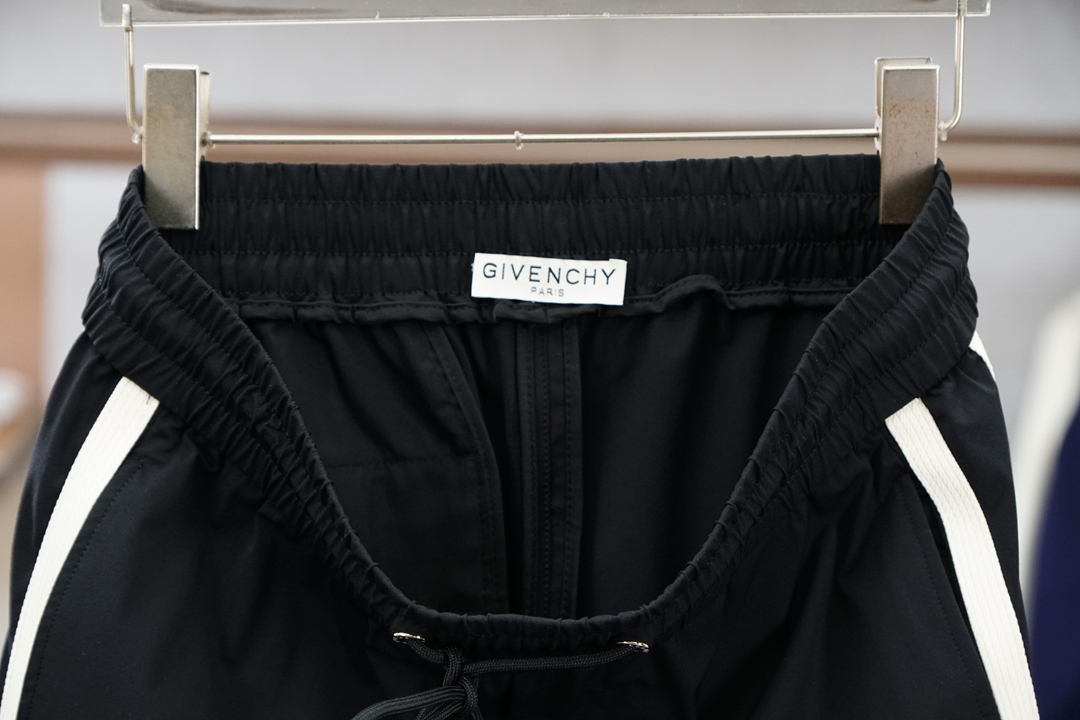 🌟🌟 罗意威👄 夏款男士休闲裤👍细棉加氨纶面料休闲裤，最新款上身版型无敌正！绝对可以闭眼收的一款此款裤子