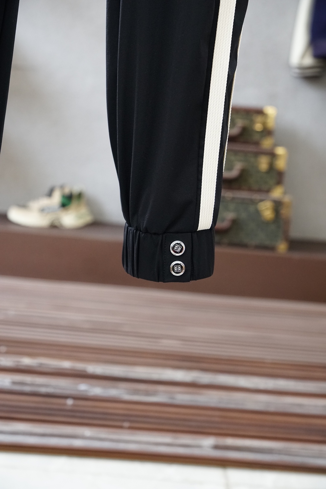 🌟🌟 罗意威👄 夏款男士休闲裤👍细棉加氨纶面料休闲裤，最新款上身版型无敌正！绝对可以闭眼收的一款此款裤子