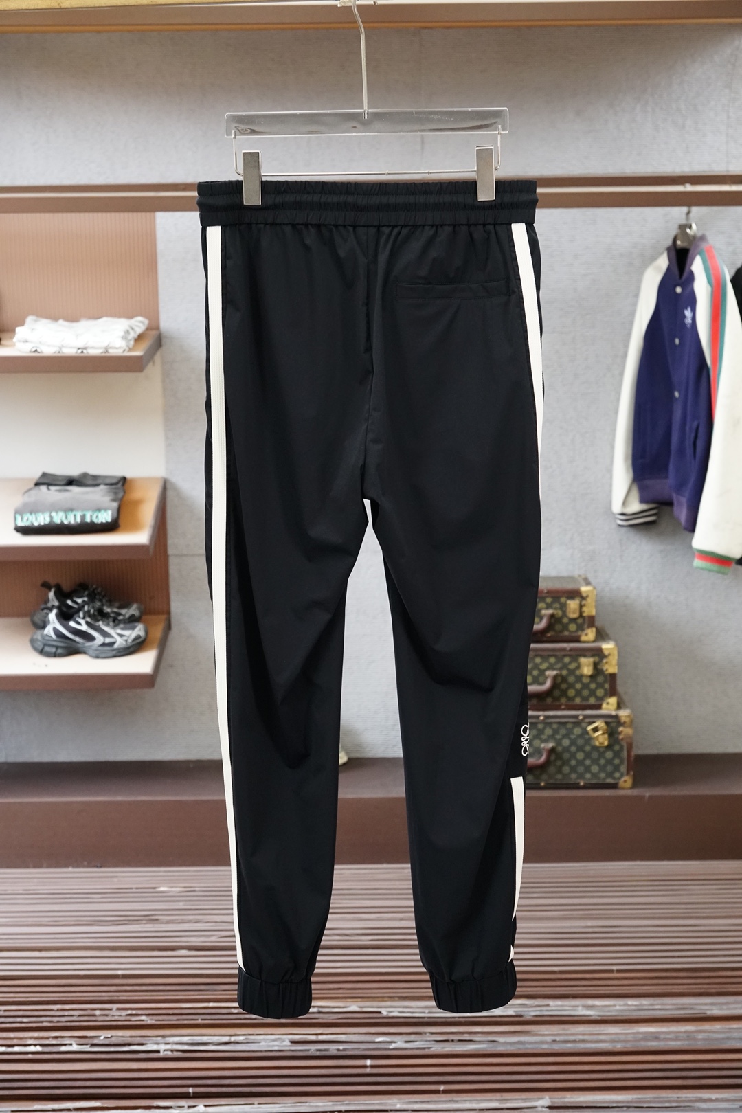 🌟🌟 罗意威👄 夏款男士休闲裤👍细棉加氨纶面料休闲裤，最新款上身版型无敌正！绝对可以闭眼收的一款此款裤子