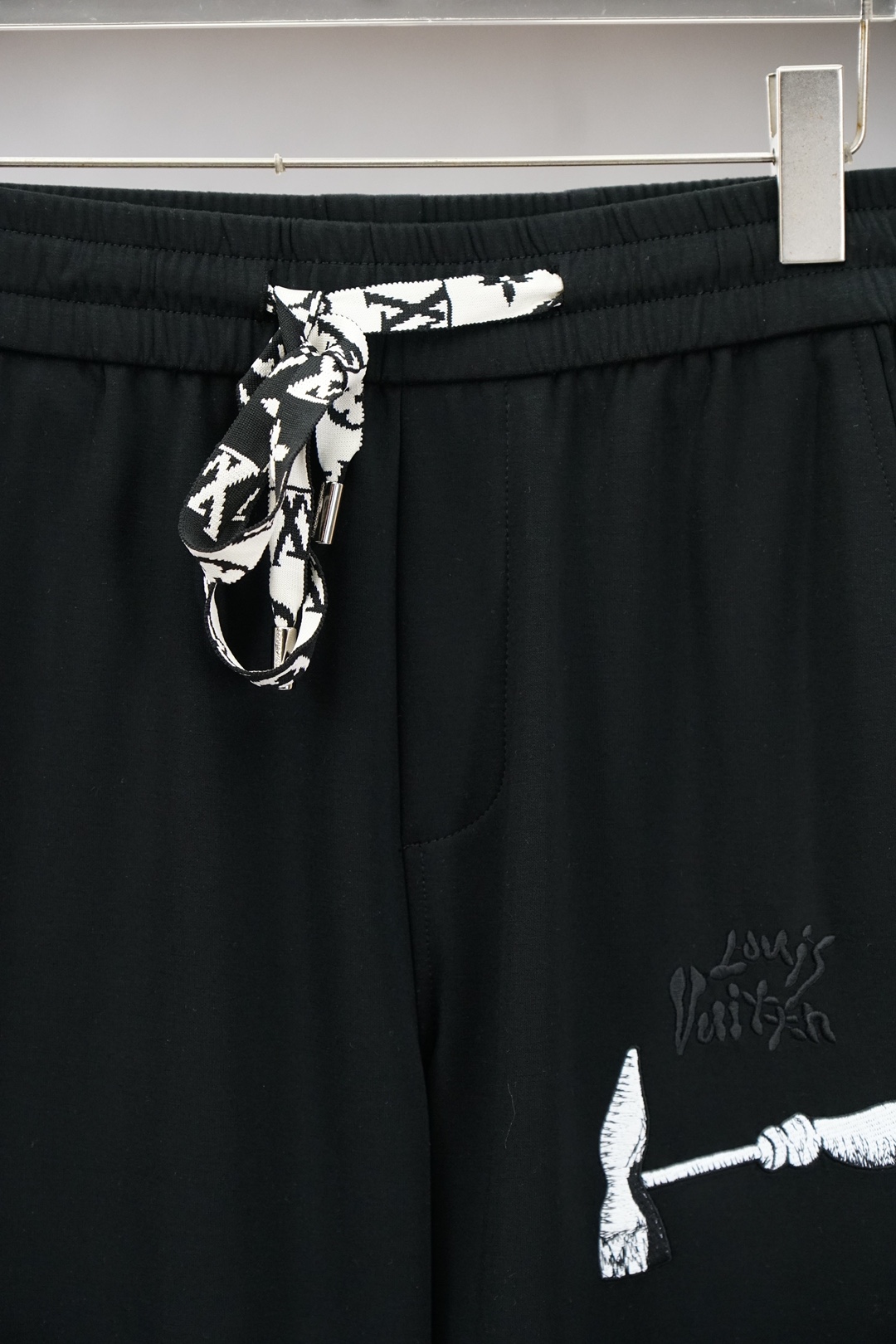 🌟🌟 LV👄 夏款男士休闲裤👍细棉加氨纶面料休闲裤，最新款上身版型无敌正！绝对可以闭眼收的一款此款裤子非