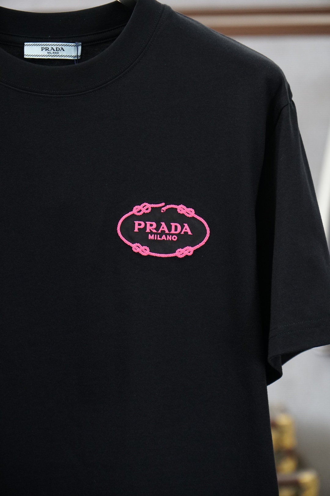 、Prada普拉达-2026春夏新款短袖，最经典净色通勤百搭帅气的圆领短袖打底衫 🦋📟🪆🌹🖖一贯的好版型